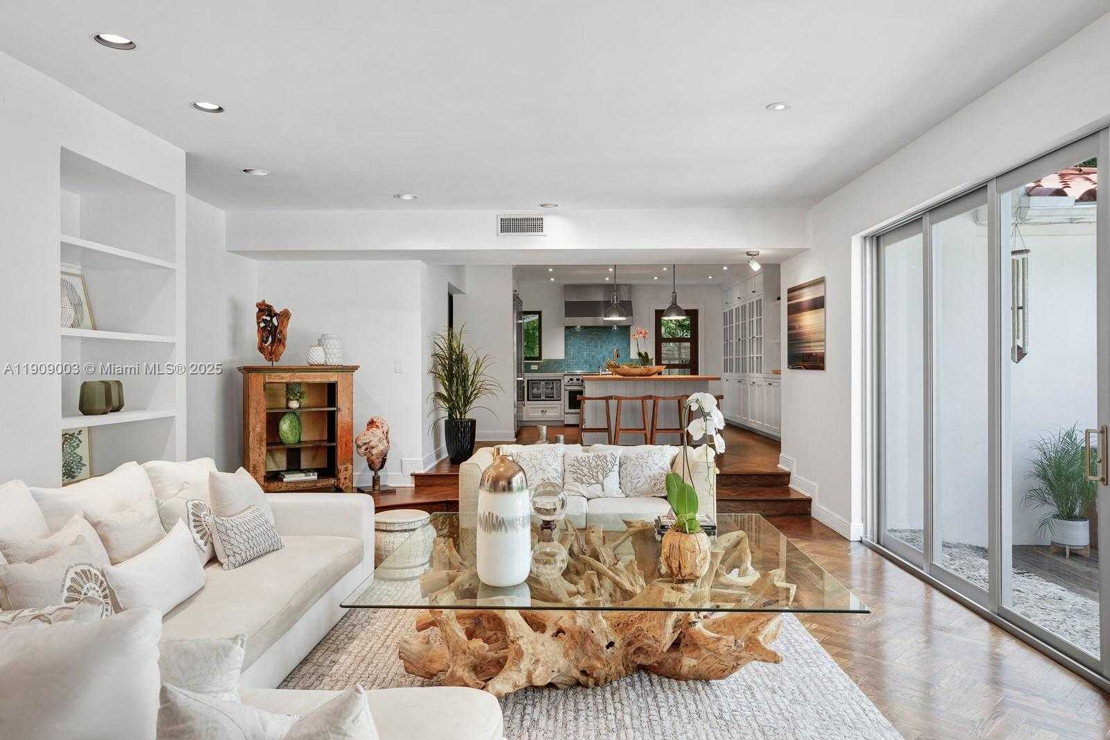 Small Image of 575 HIBISCUS LN, Miami Number 21