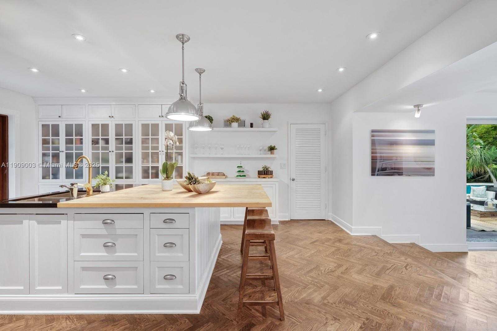 Small Image of 575 HIBISCUS LN, Miami Number 24