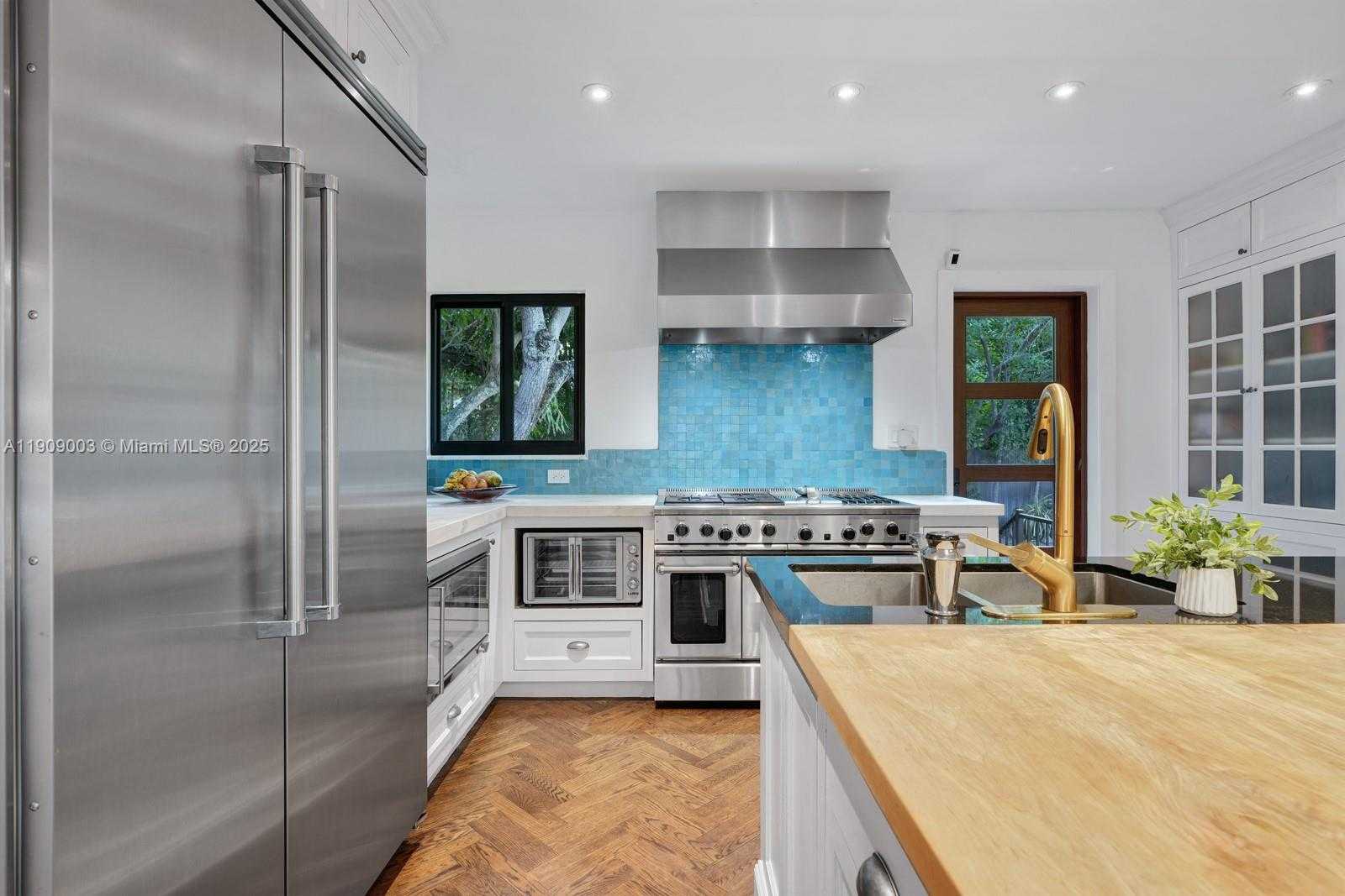 Small Image of 575 HIBISCUS LN, Miami Number 25