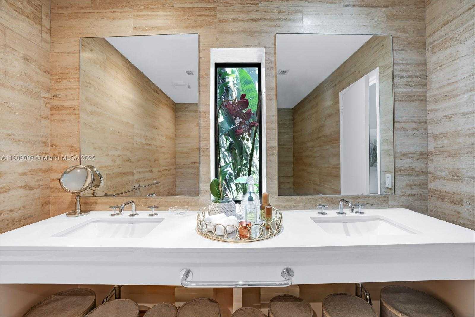 Small Image of 575 HIBISCUS LN, Miami Number 38