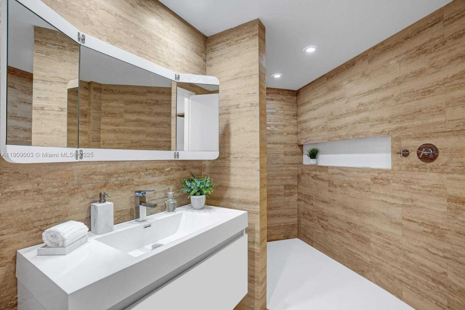 Small Image of 575 HIBISCUS LN, Miami Number 41