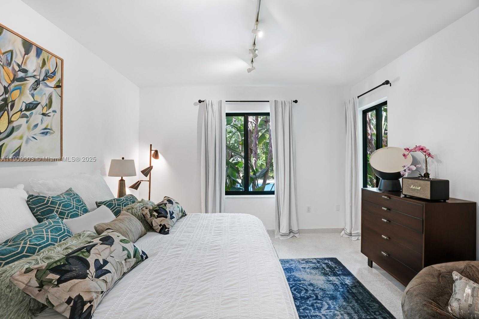 Small Image of 575 HIBISCUS LN, Miami Number 43