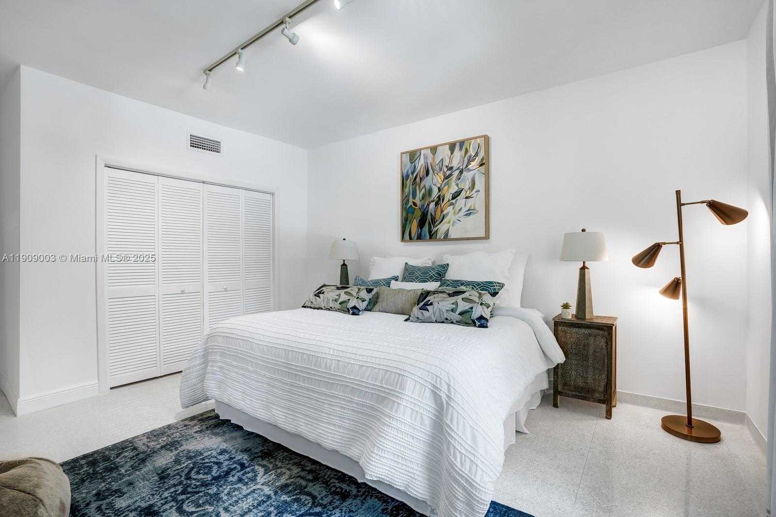 Small Image of 575 HIBISCUS LN, Miami Number 44