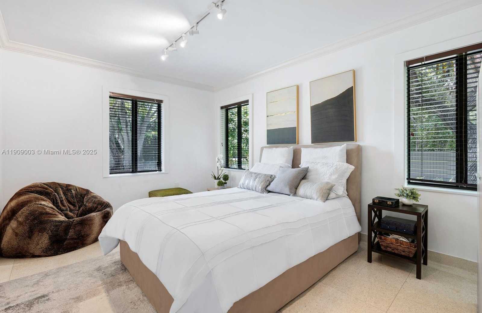 Small Image of 575 HIBISCUS LN, Miami Number 46