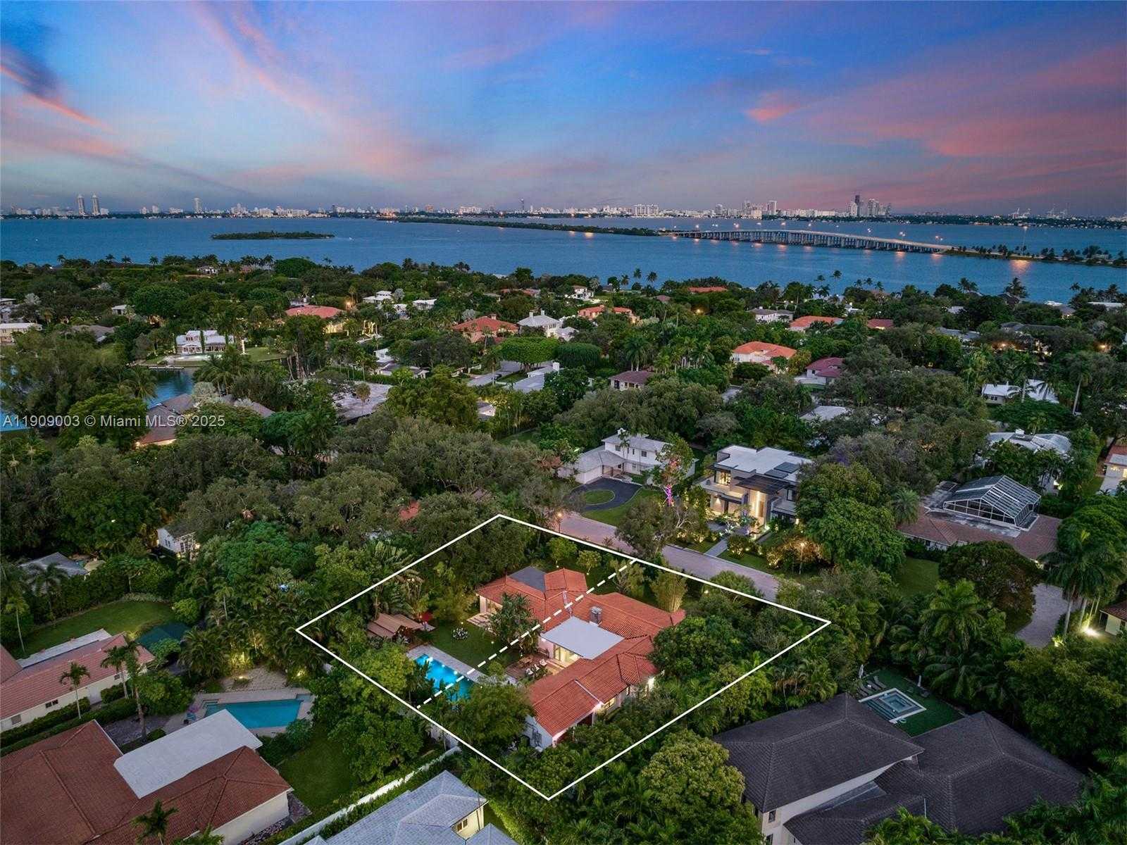 Small Image of 575 HIBISCUS LN, Miami Number 5