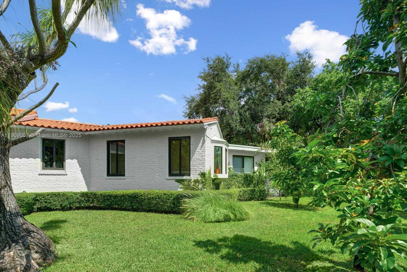 Small Image of 575 HIBISCUS LN, Miami Number 56