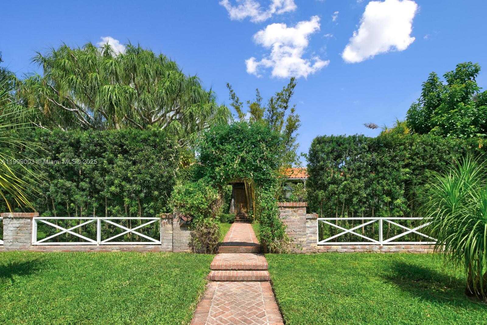 Small Image of 575 HIBISCUS LN, Miami Number 6