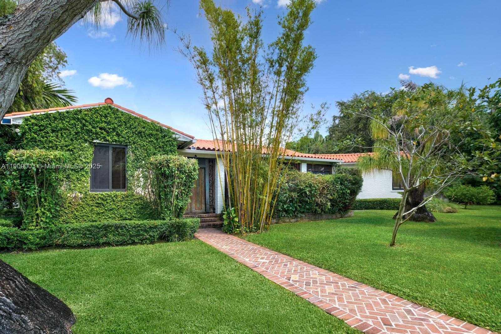 Small Image of 575 HIBISCUS LN, Miami Number 7