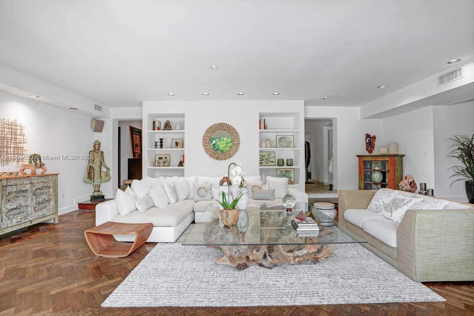 Small Image of 575 HIBISCUS LN, Miami Number 9