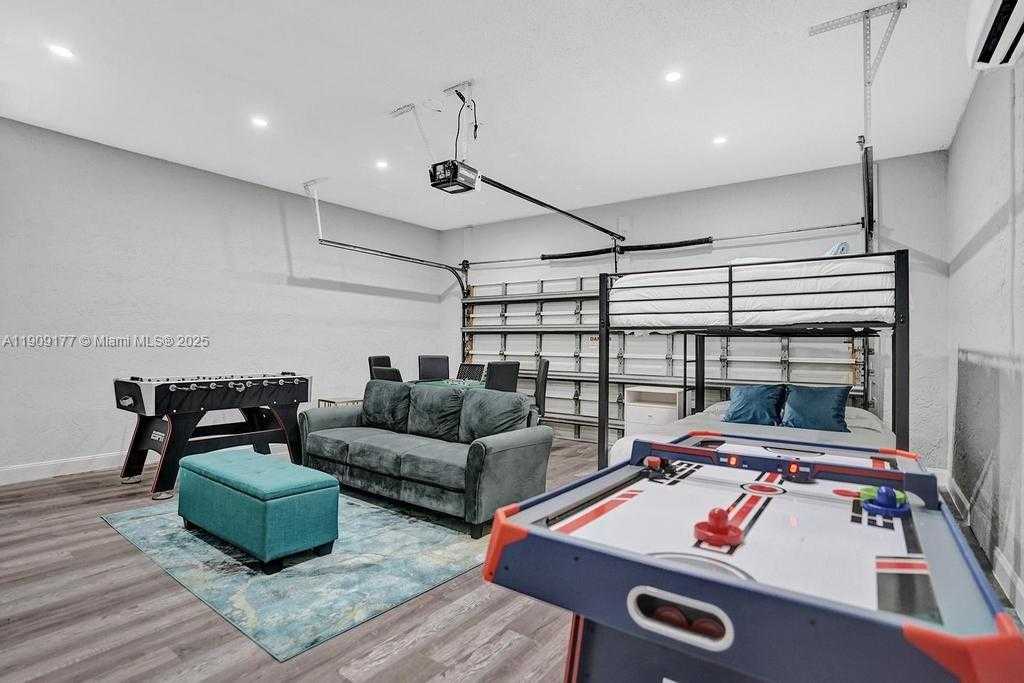 Small Image of 1109 SOUTH EAST 12TH ST, Deerfield Beach Number 16