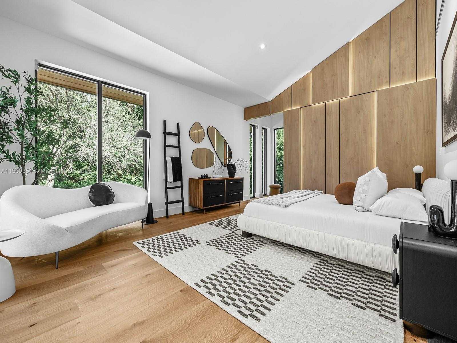 Small Image of 7910 LOS PINOS CIR, Coral Gables Number 13