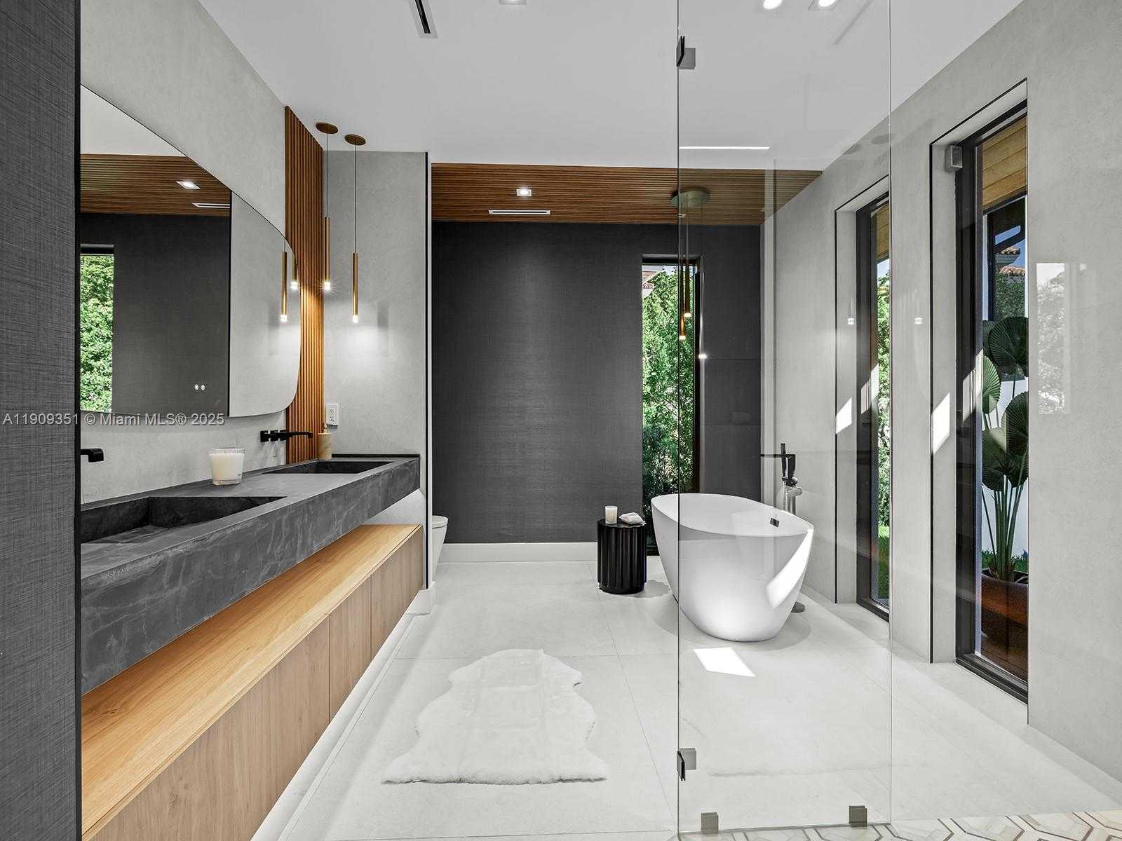 Small Image of 7910 LOS PINOS CIR, Coral Gables Number 15