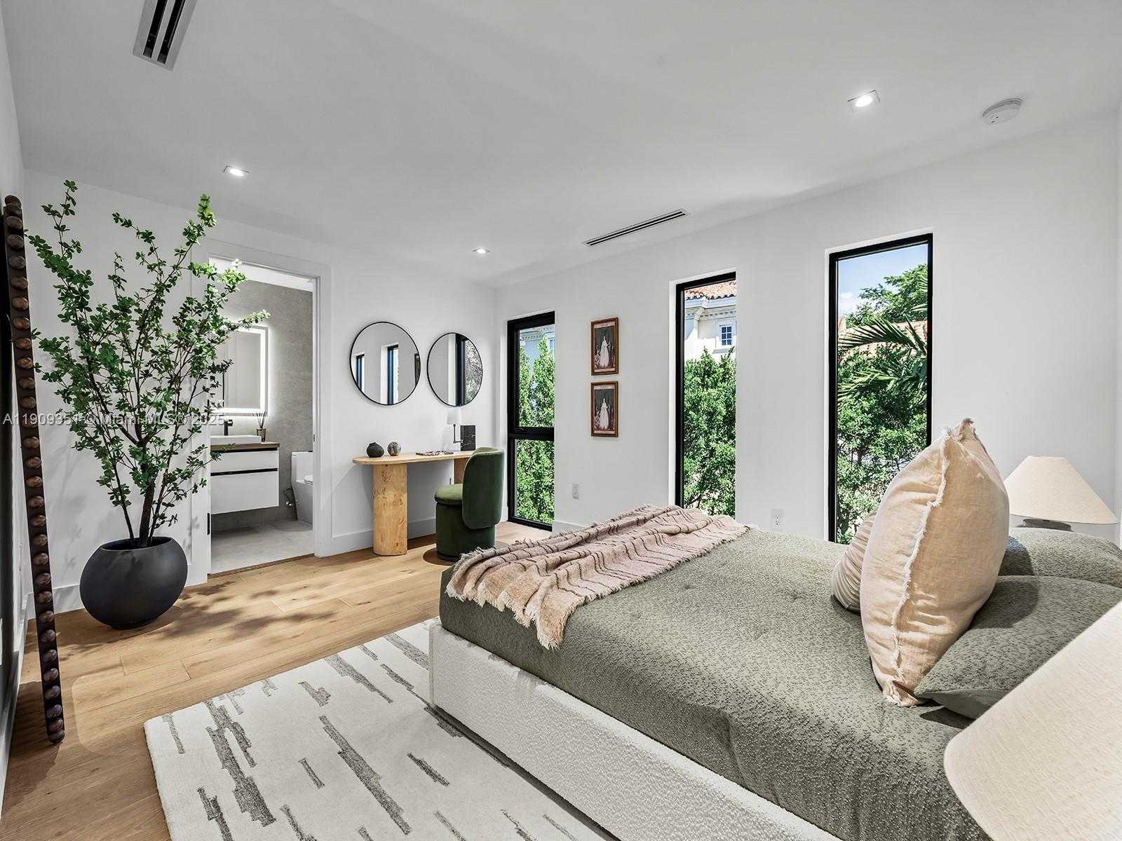 Small Image of 7910 LOS PINOS CIR, Coral Gables Number 17