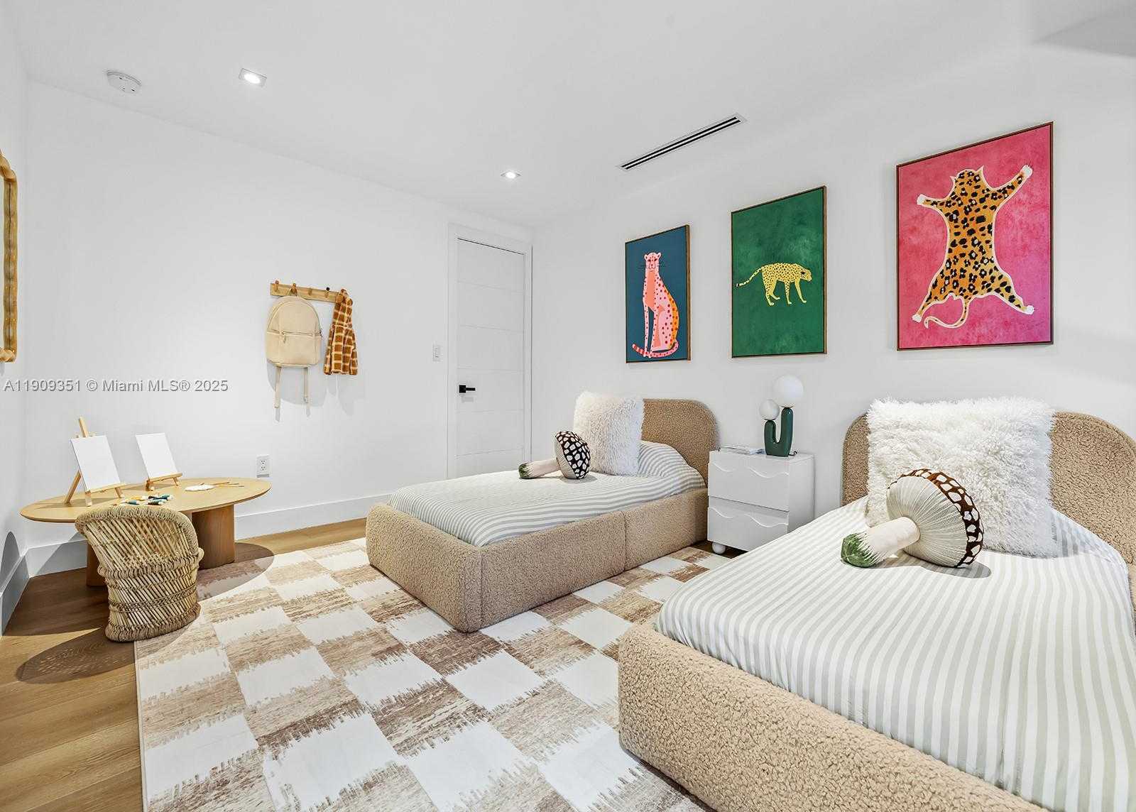 Small Image of 7910 LOS PINOS CIR, Coral Gables Number 19