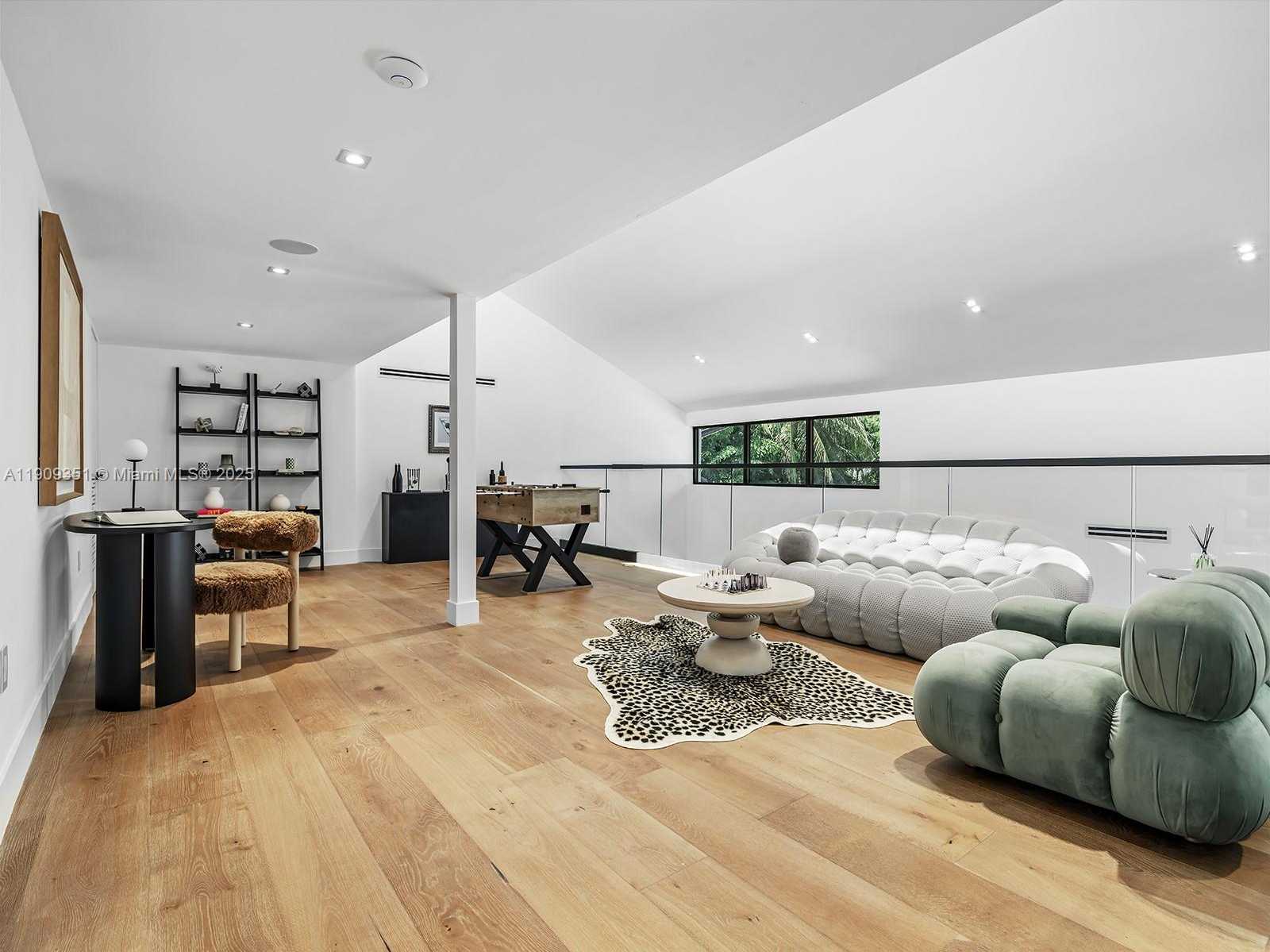 Small Image of 7910 LOS PINOS CIR, Coral Gables Number 20