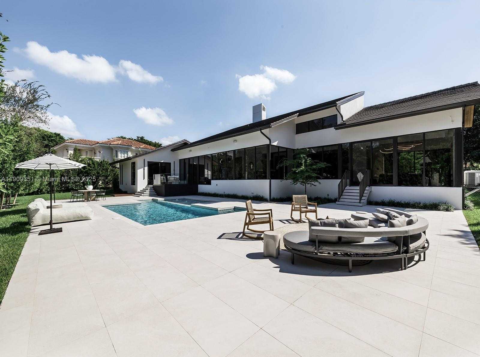 Small Image of 7910 LOS PINOS CIR, Coral Gables Number 22