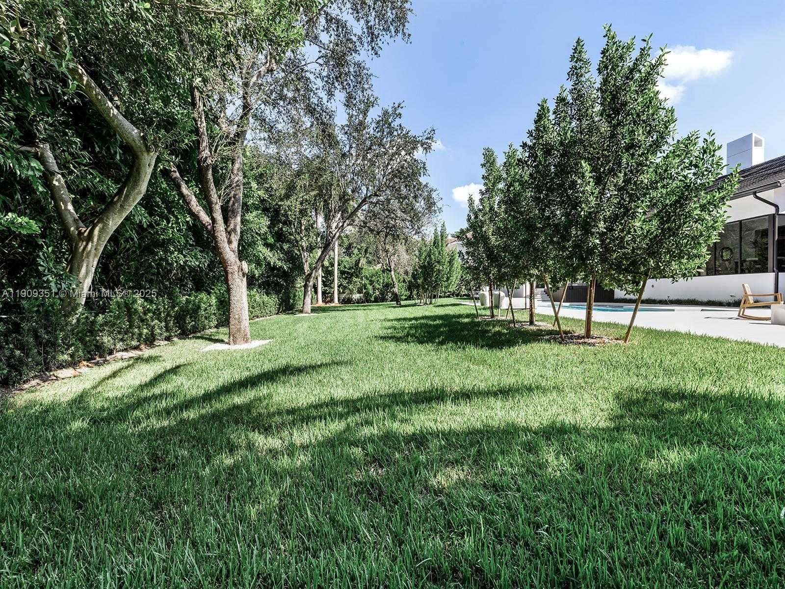 Small Image of 7910 LOS PINOS CIR, Coral Gables Number 23