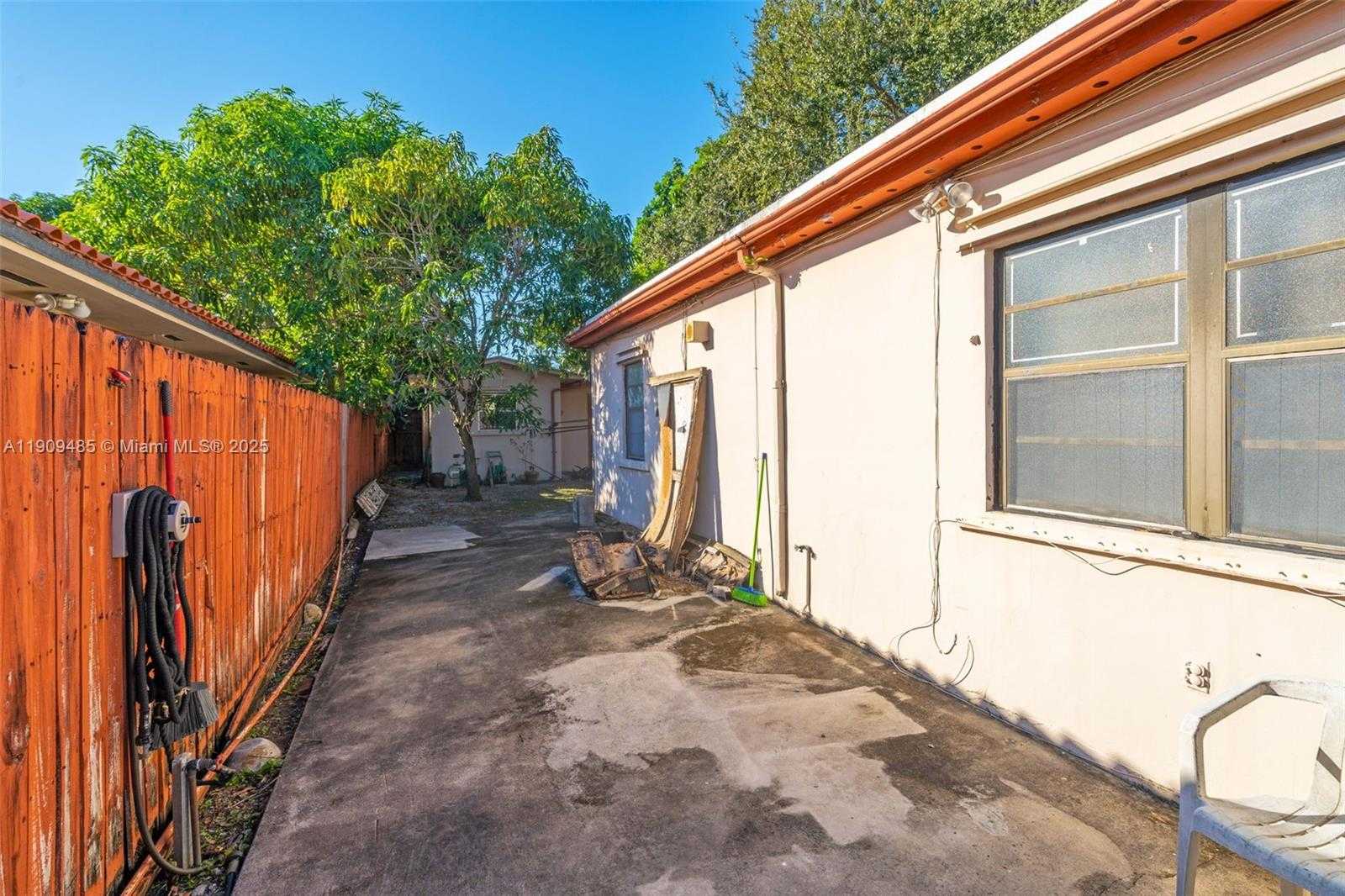 Small Image of 5834 SOUTH WEST 4TH ST, Miami Number 19