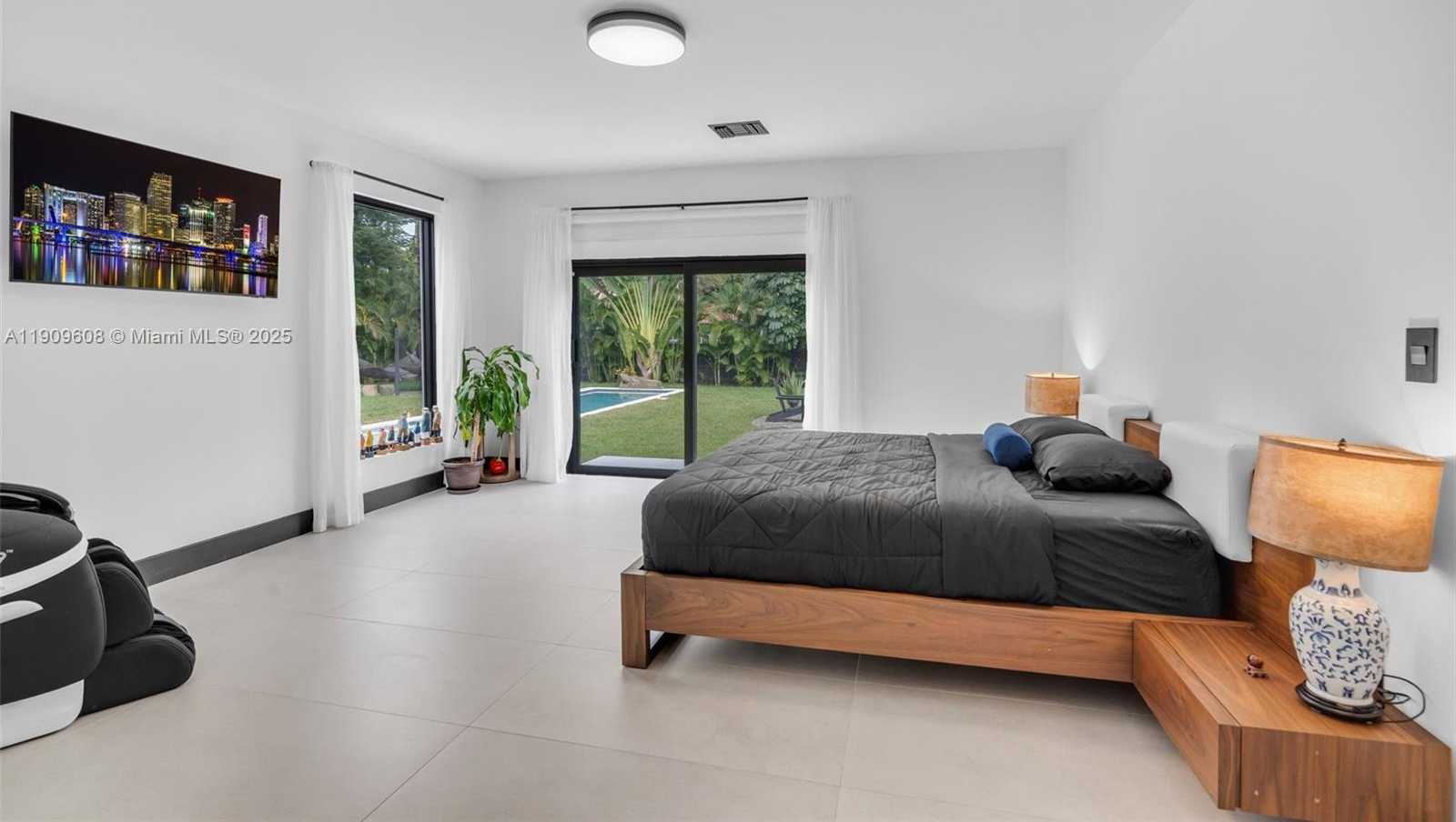 Small Image of 9015 NORTH EAST 10TH AVE, Miami Number 15