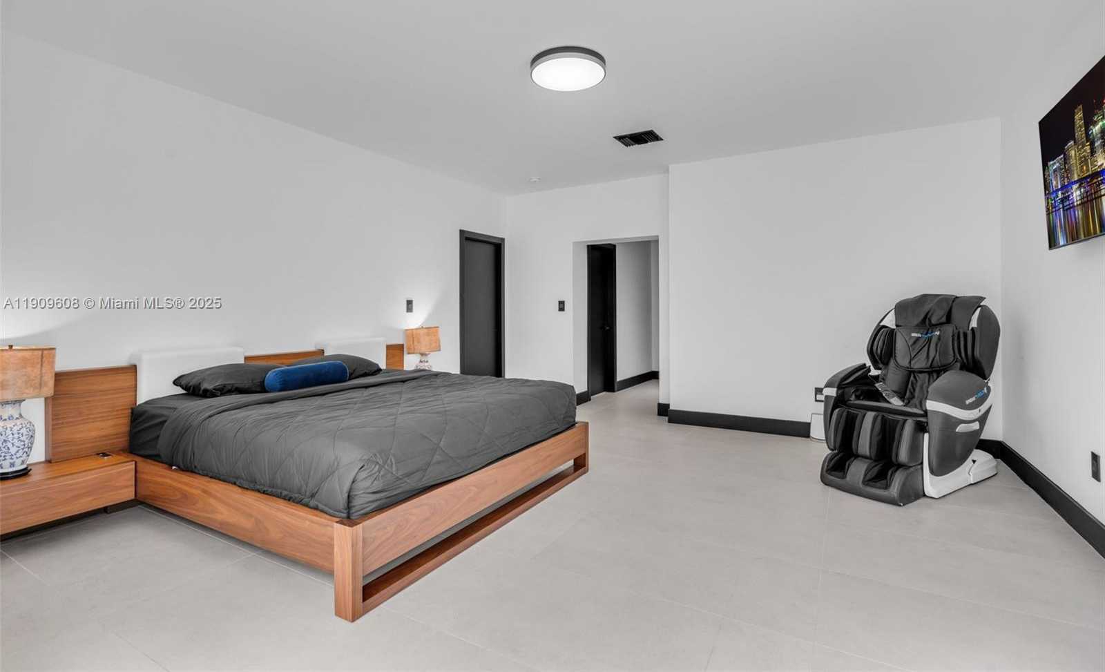 Small Image of 9015 NORTH EAST 10TH AVE, Miami Number 16