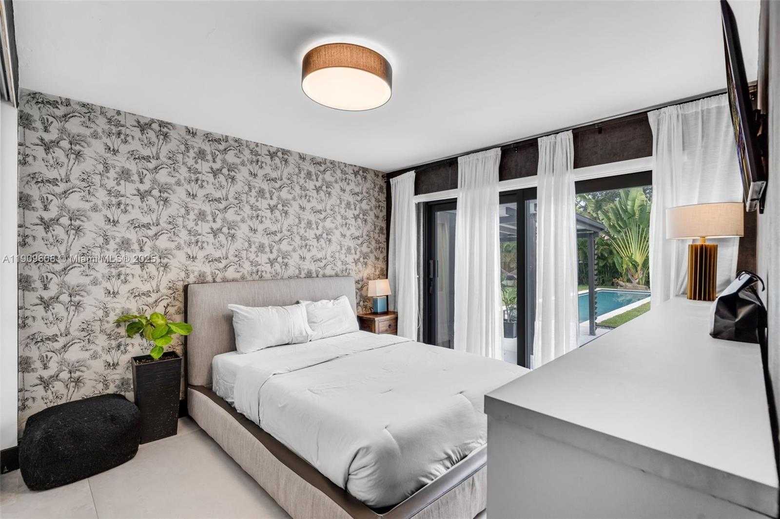 Small Image of 9015 NORTH EAST 10TH AVE, Miami Number 17