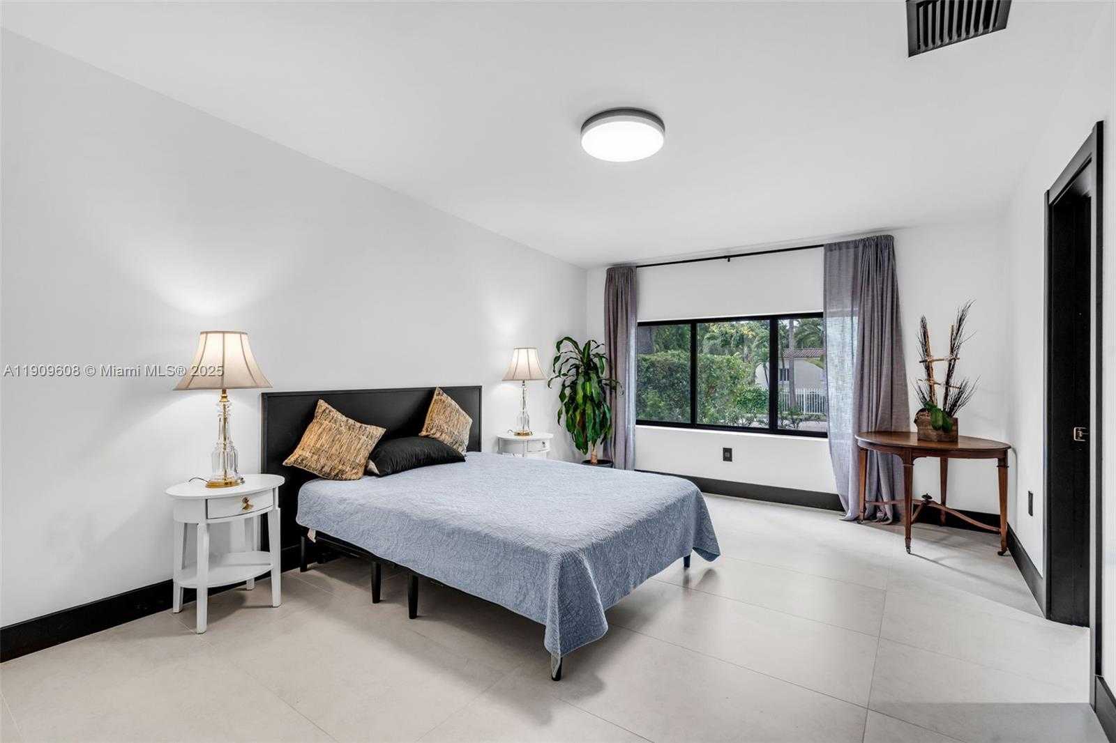 Small Image of 9015 NORTH EAST 10TH AVE, Miami Number 20