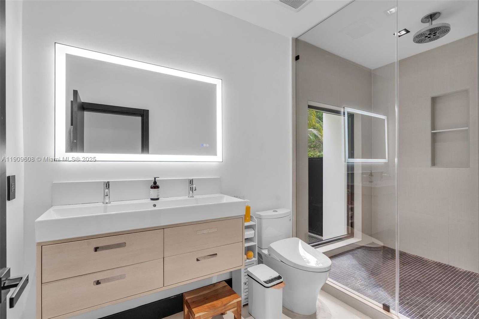 Small Image of 9015 NORTH EAST 10TH AVE, Miami Number 21