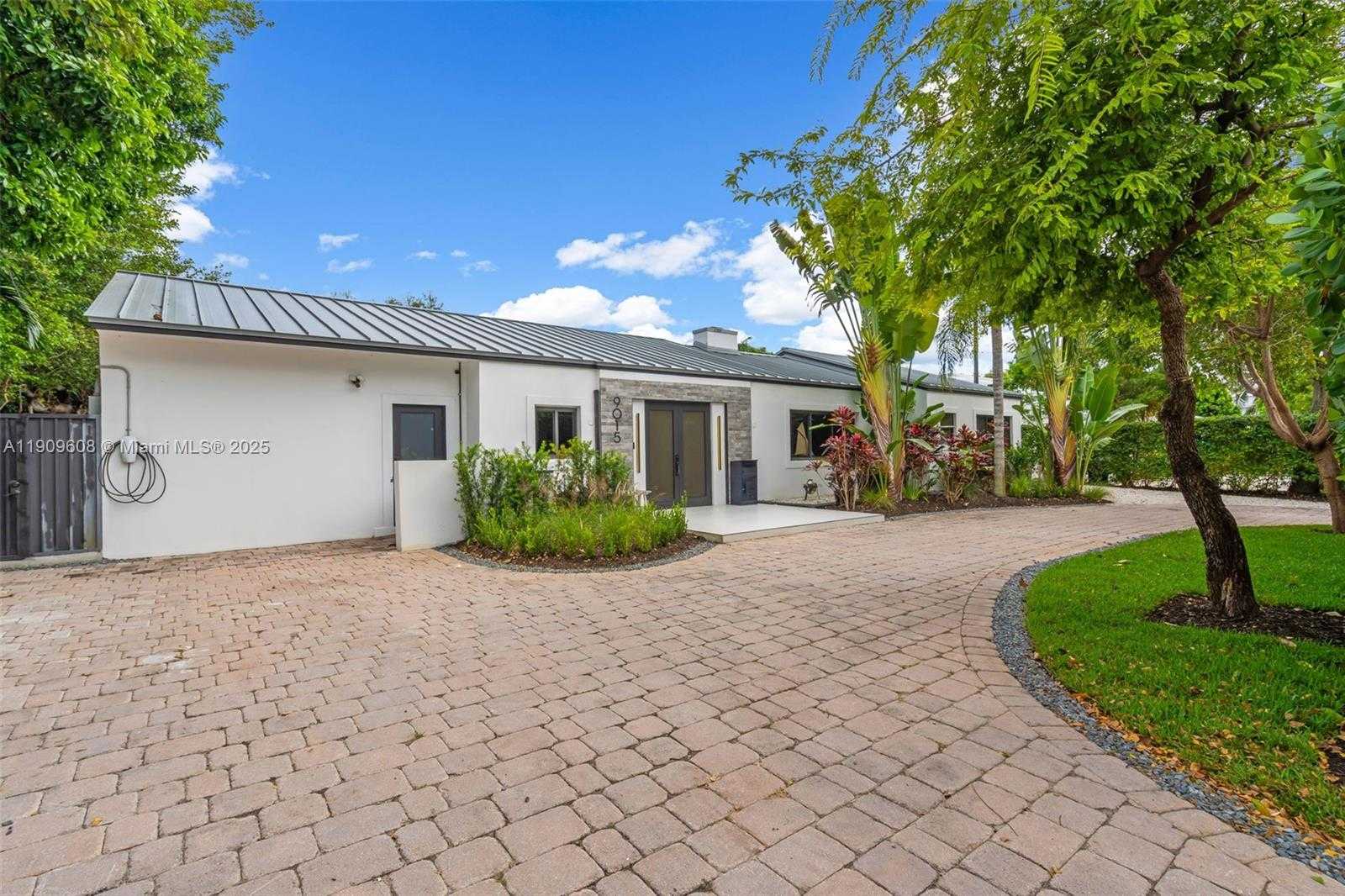 Small Image of 9015 NORTH EAST 10TH AVE, Miami Number 3