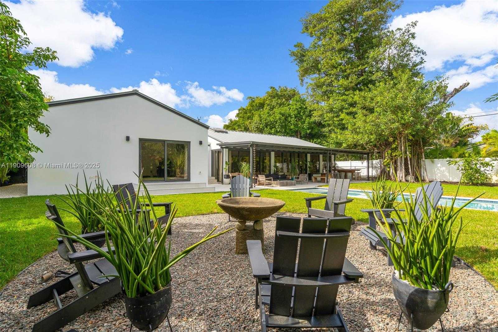 Small Image of 9015 NORTH EAST 10TH AVE, Miami Number 31