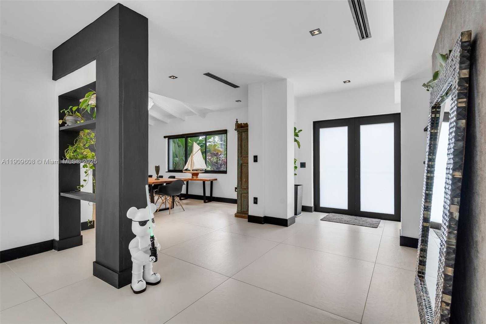 Small Image of 9015 NORTH EAST 10TH AVE, Miami Number 4