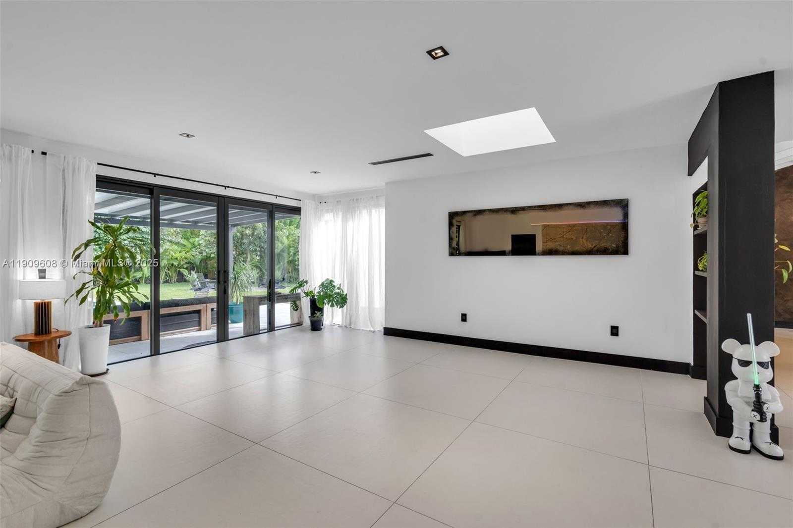 Small Image of 9015 NORTH EAST 10TH AVE, Miami Number 7