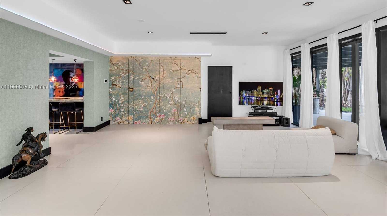 Small Image of 9015 NORTH EAST 10TH AVE, Miami Number 8