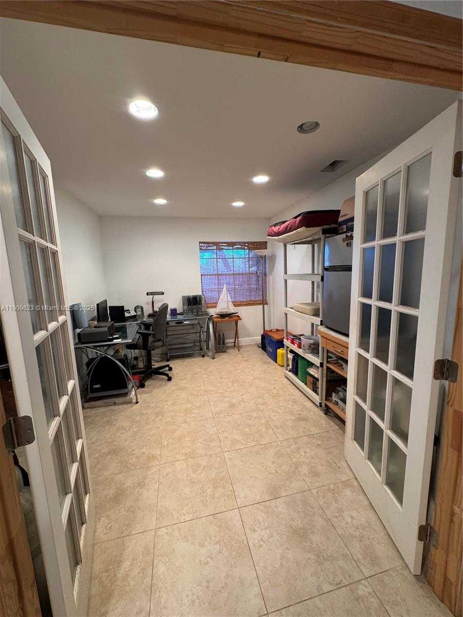 Small Image of 1411 SEAGRAPE CIR, Weston Number 12