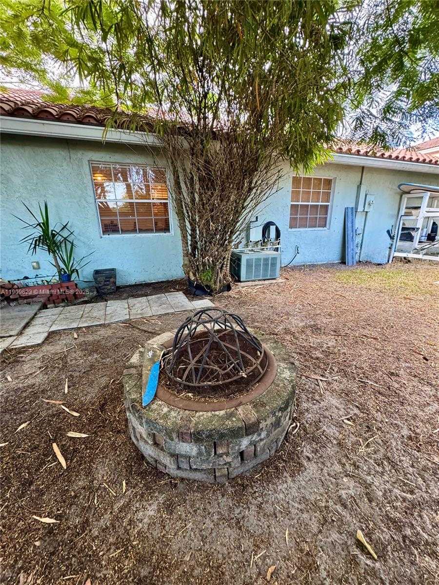 Small Image of 1411 SEAGRAPE CIR, Weston Number 17