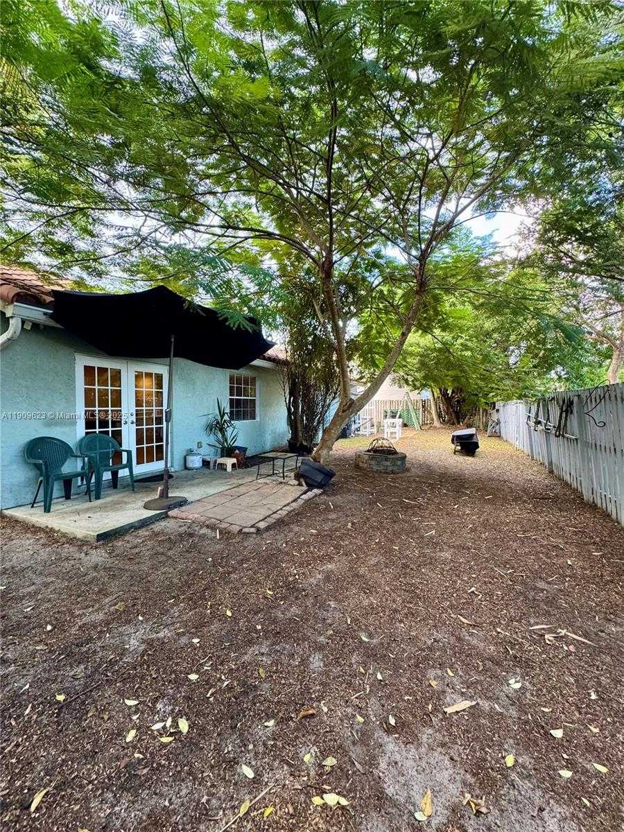 Small Image of 1411 SEAGRAPE CIR, Weston Number 19