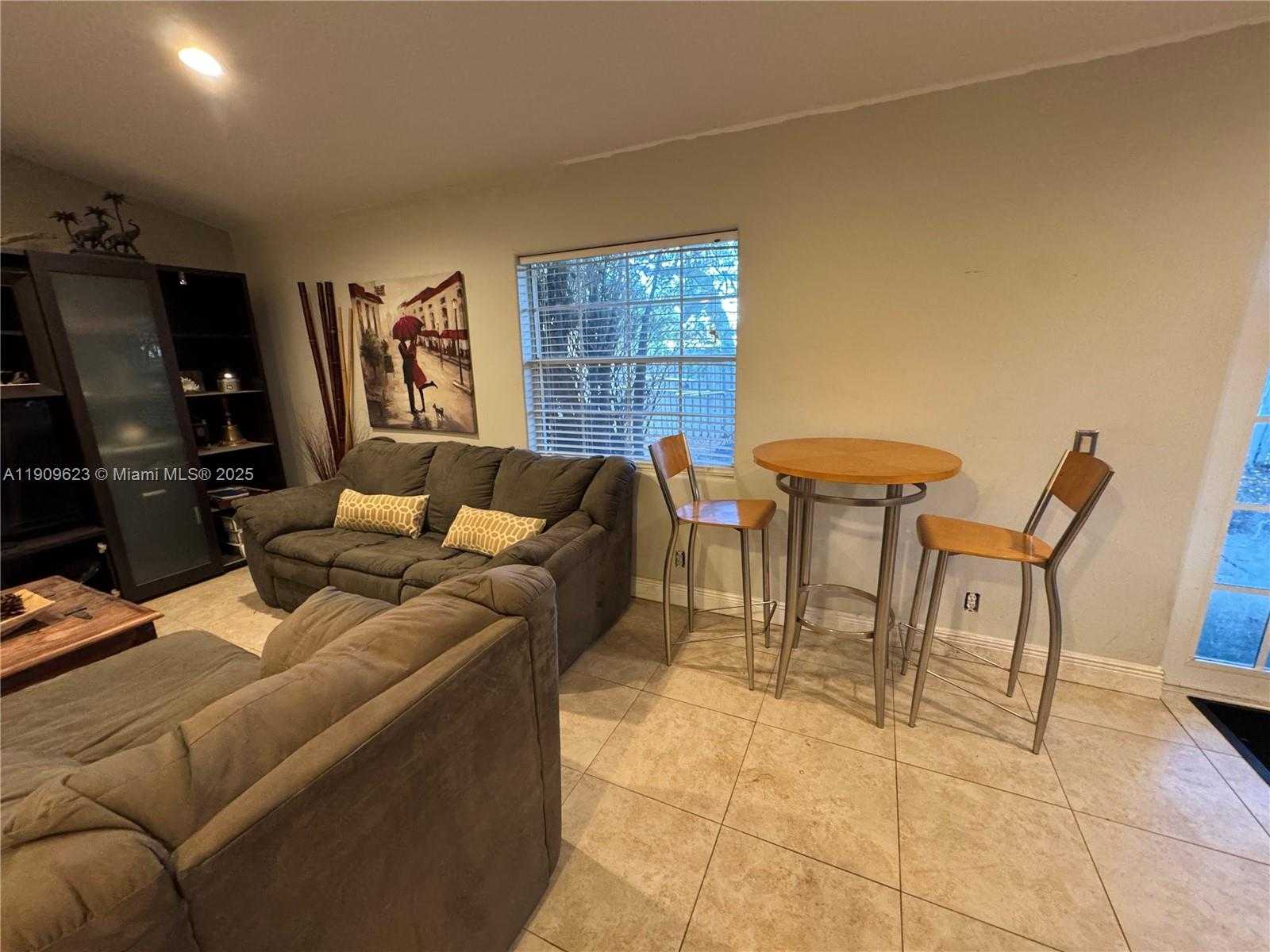 Small Image of 1411 SEAGRAPE CIR, Weston Number 4