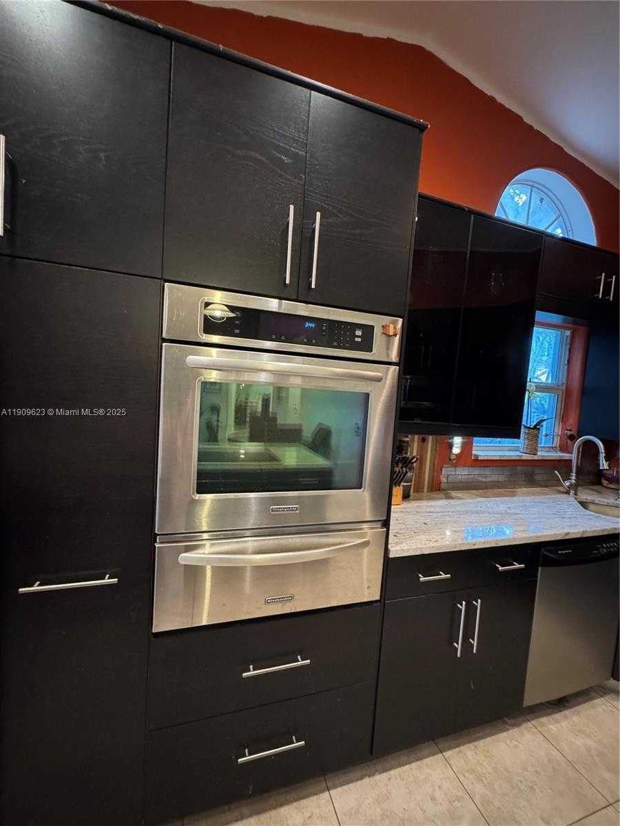 Small Image of 1411 SEAGRAPE CIR, Weston Number 8