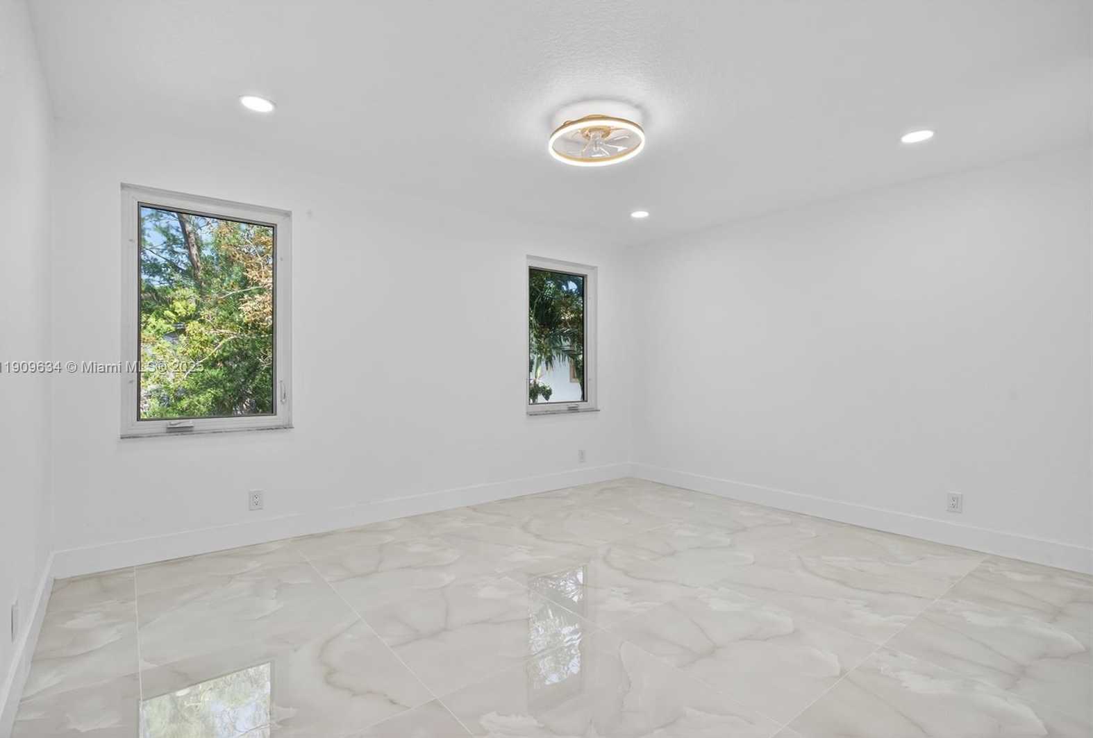 Small Image of 4456 CRYSTAL LAKE DR, Deerfield Beach Number 11