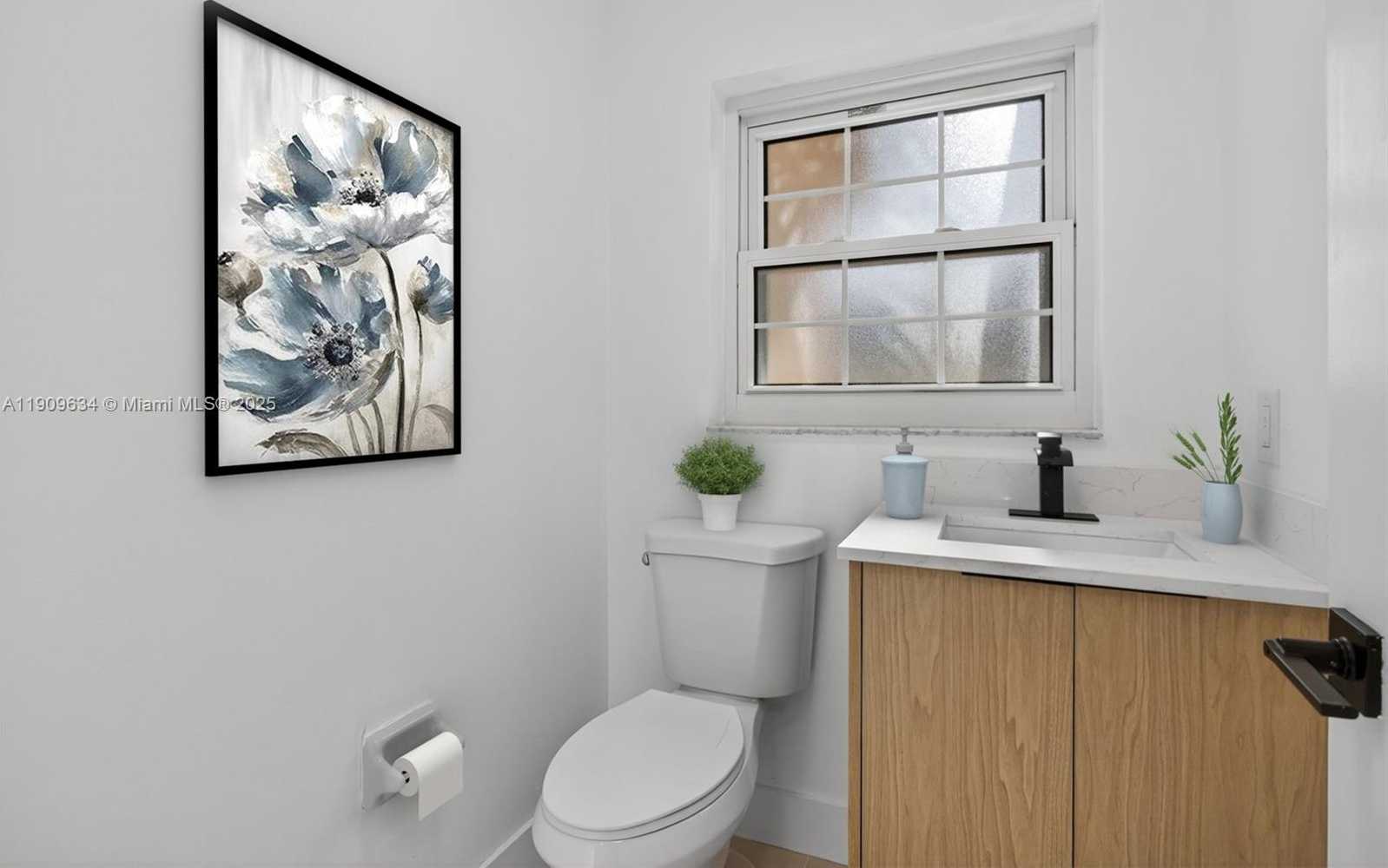 Small Image of 4456 CRYSTAL LAKE DR, Deerfield Beach Number 16