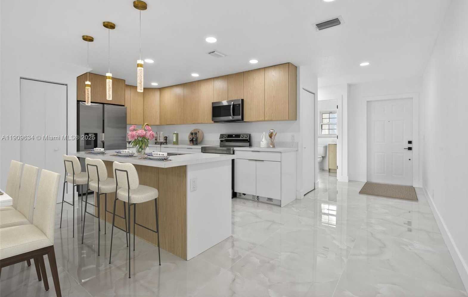 Small Image of 4456 CRYSTAL LAKE DR, Deerfield Beach Number 2