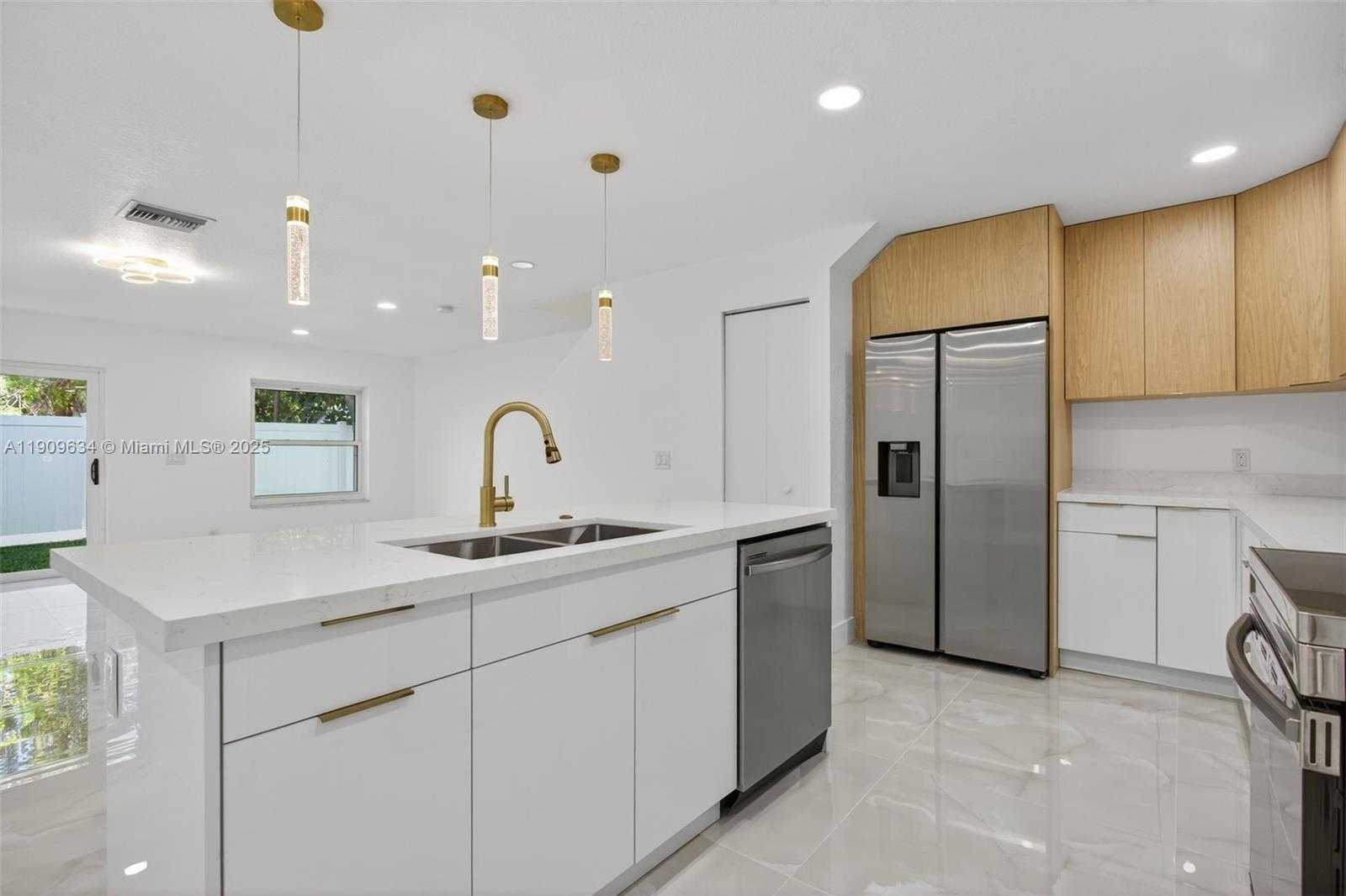 Small Image of 4456 CRYSTAL LAKE DR, Deerfield Beach Number 20