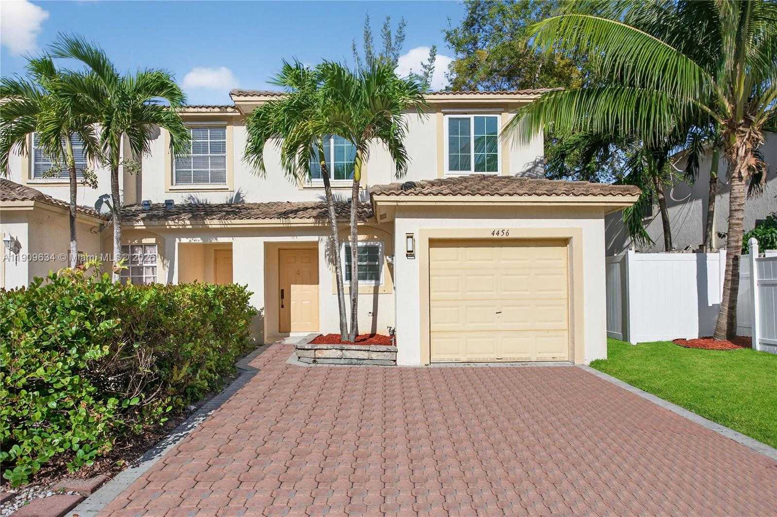 Small Image of 4456 CRYSTAL LAKE DR, Deerfield Beach Number 22