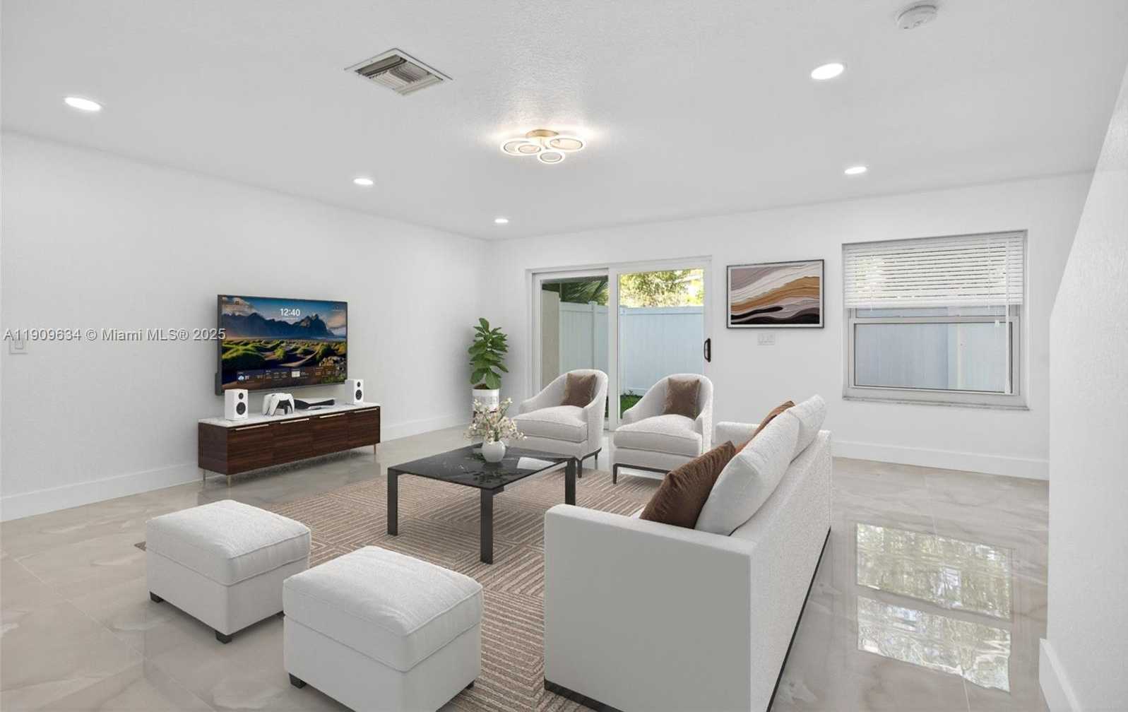 Small Image of 4456 CRYSTAL LAKE DR, Deerfield Beach Number 8