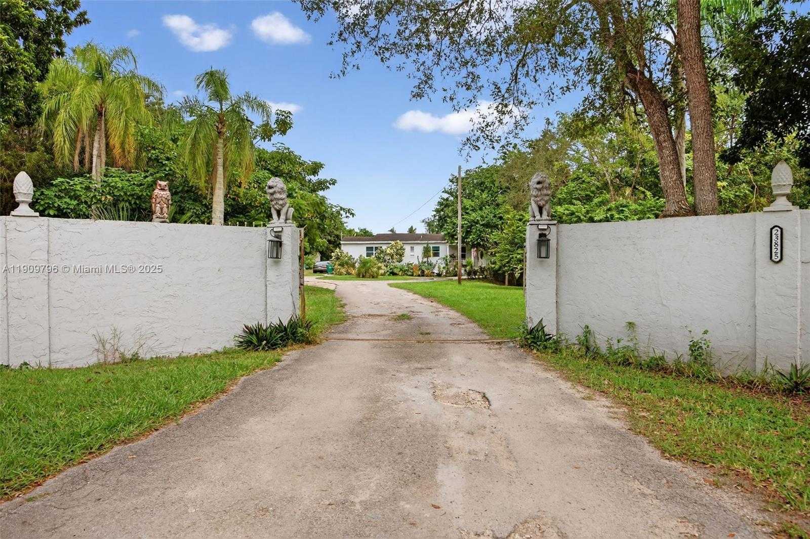 Small Image of 23825 SOUTH WEST 142ND AVE, Homestead Number 3