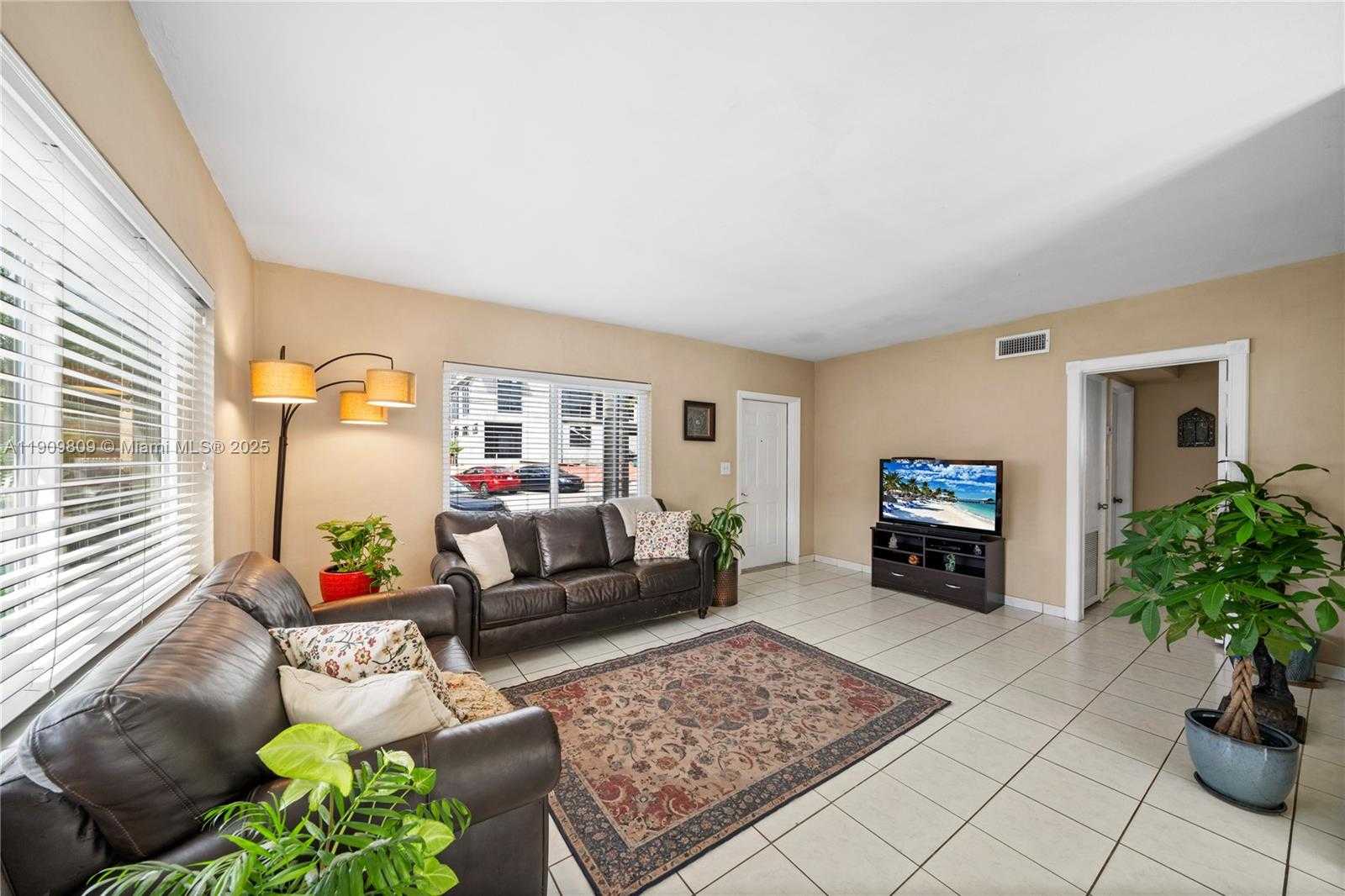 Small Image of 2010 CALAIS DR, Miami Beach Number 11