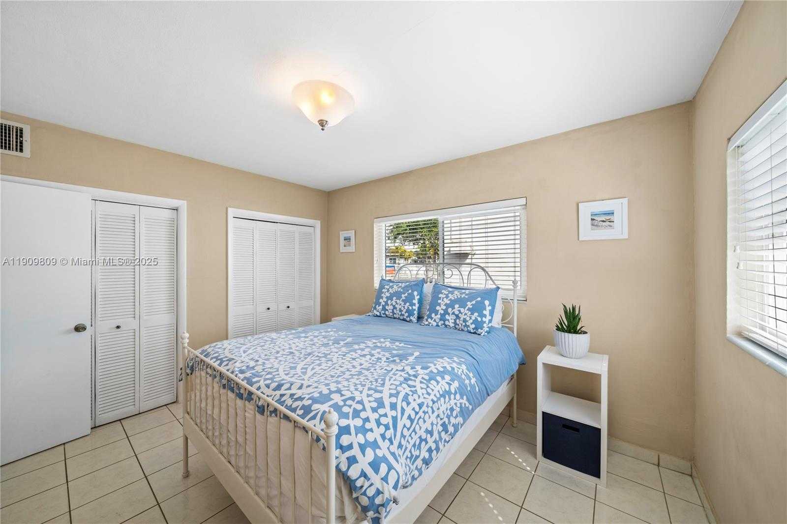 Small Image of 2010 CALAIS DR, Miami Beach Number 14