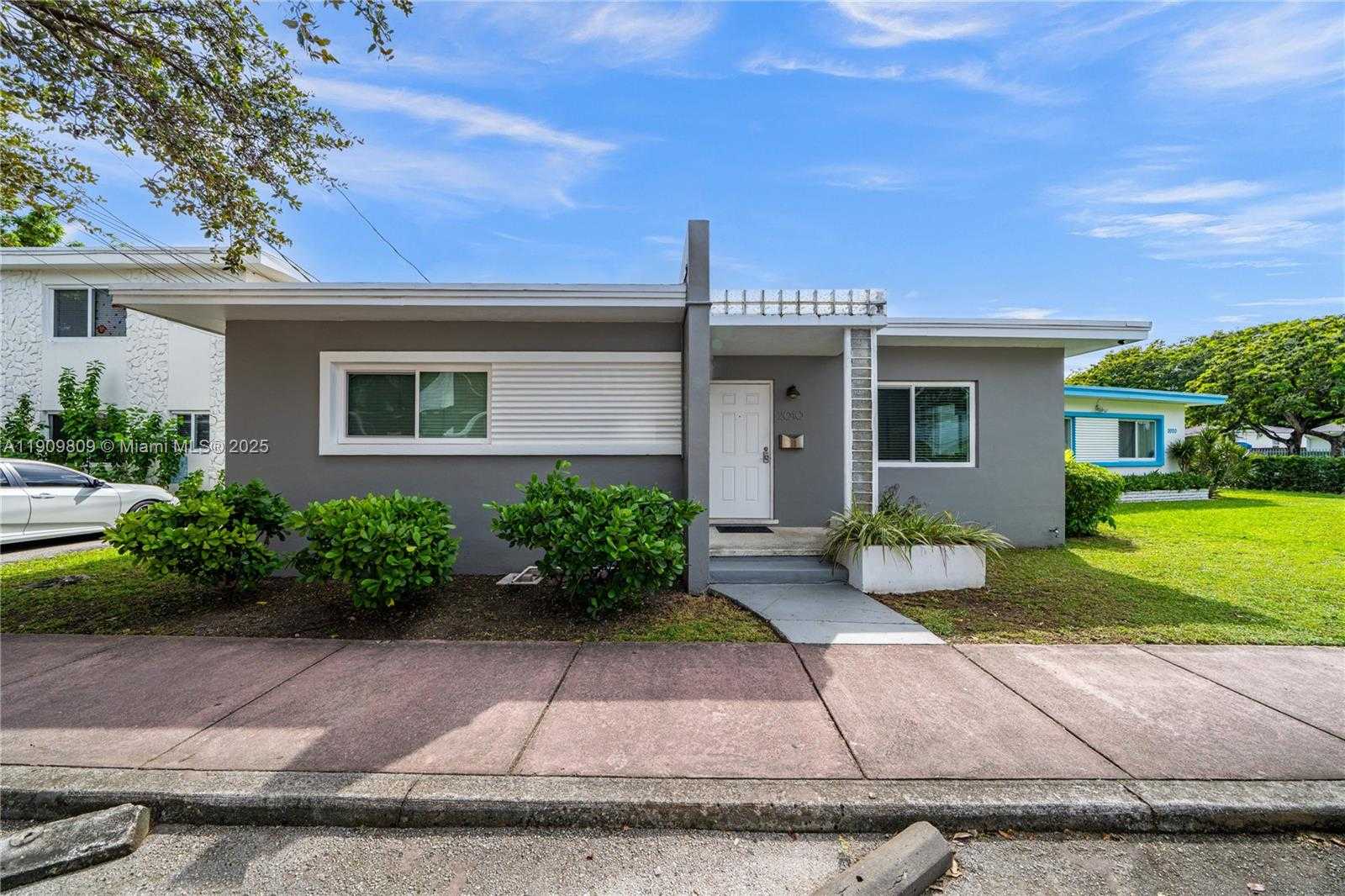 Small Image of 2010 CALAIS DR, Miami Beach Number 17