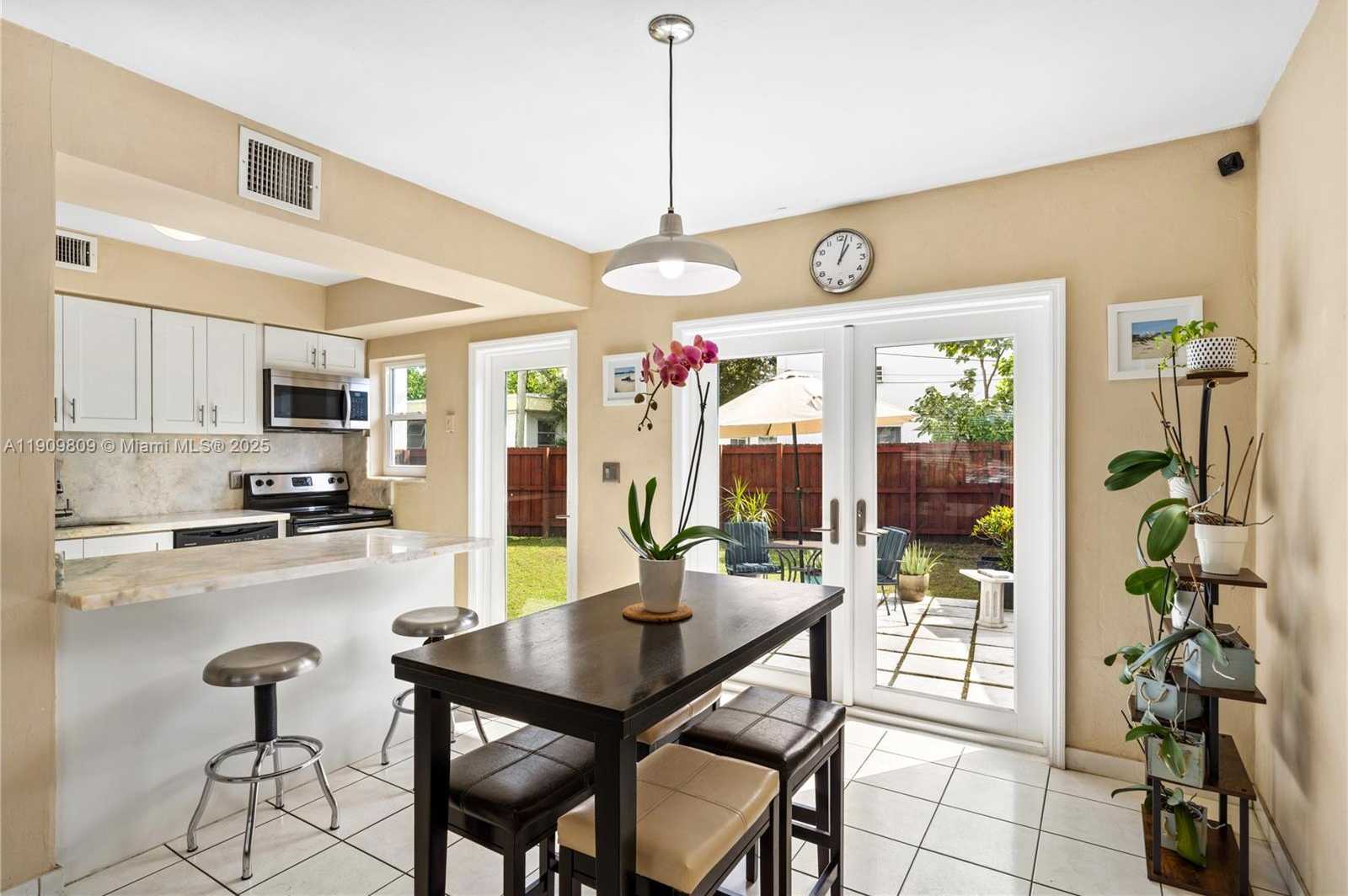 Small Image of 2010 CALAIS DR, Miami Beach Number 3