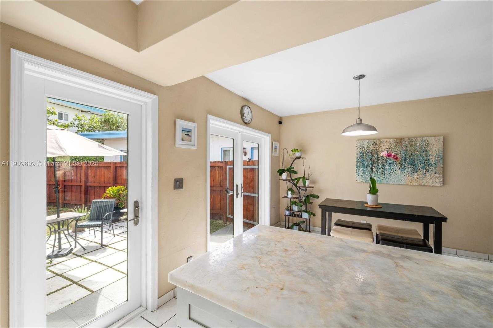 Small Image of 2010 CALAIS DR, Miami Beach Number 4