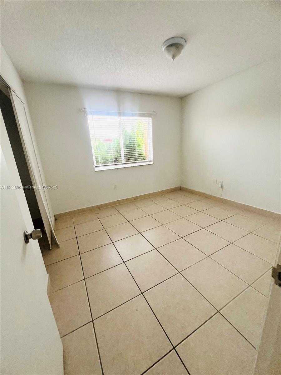 Small Image of 6430 WEST 25TH LN, Hialeah Number 12